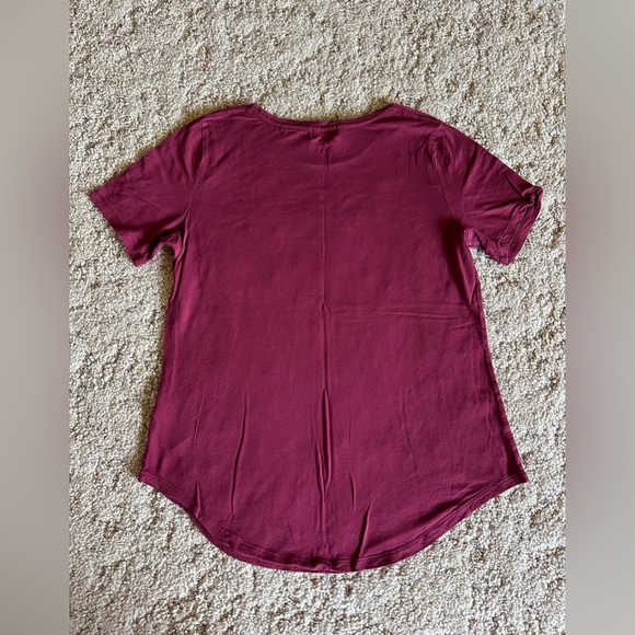 Women’s set of 2 tops - GAP Easy Tee, S and Old Navy LOVE graphic tee, M - Picture 3 of 7